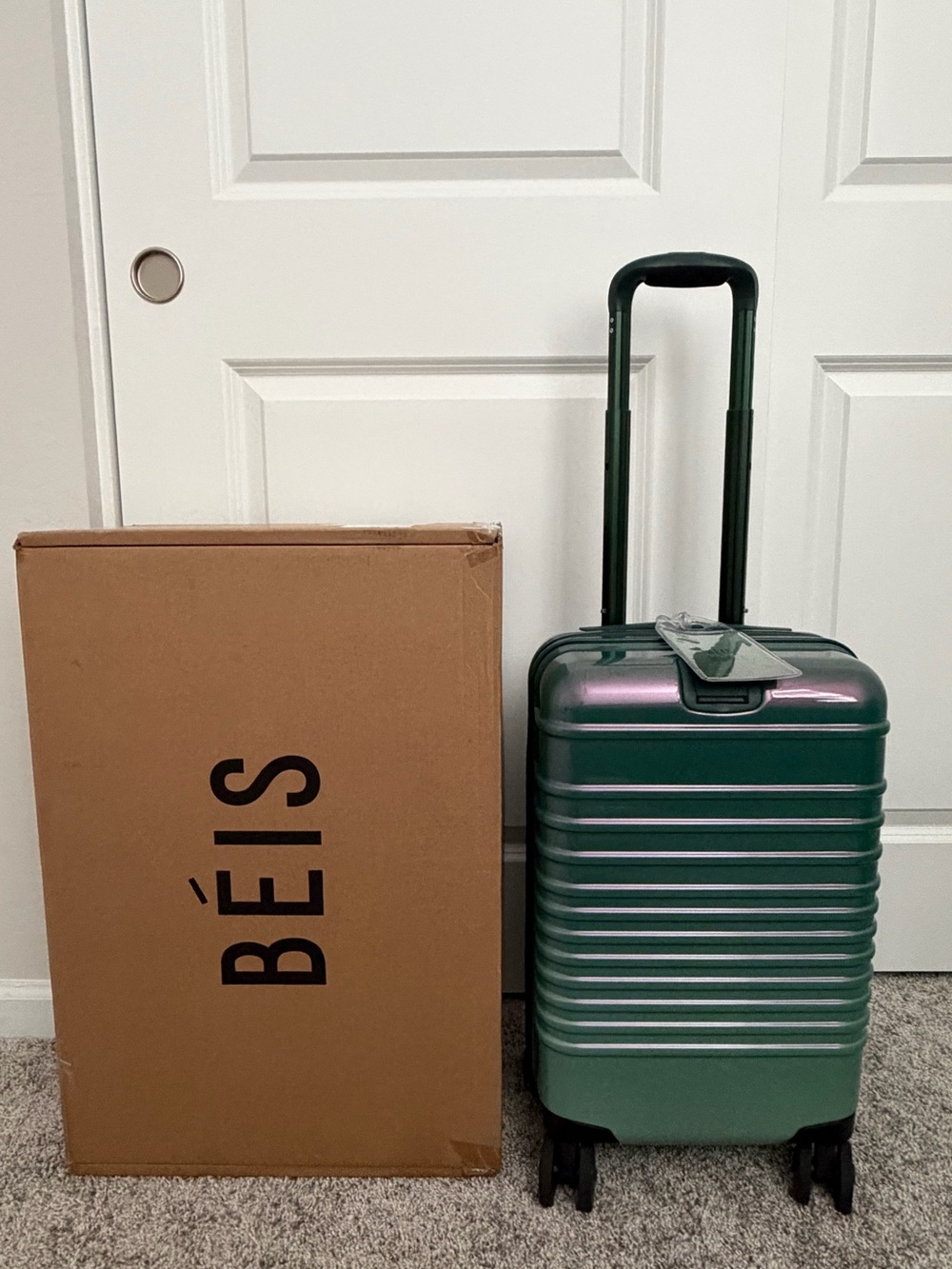 BÉIS x Wicked The Small Carry-on Roller in Wicked Green